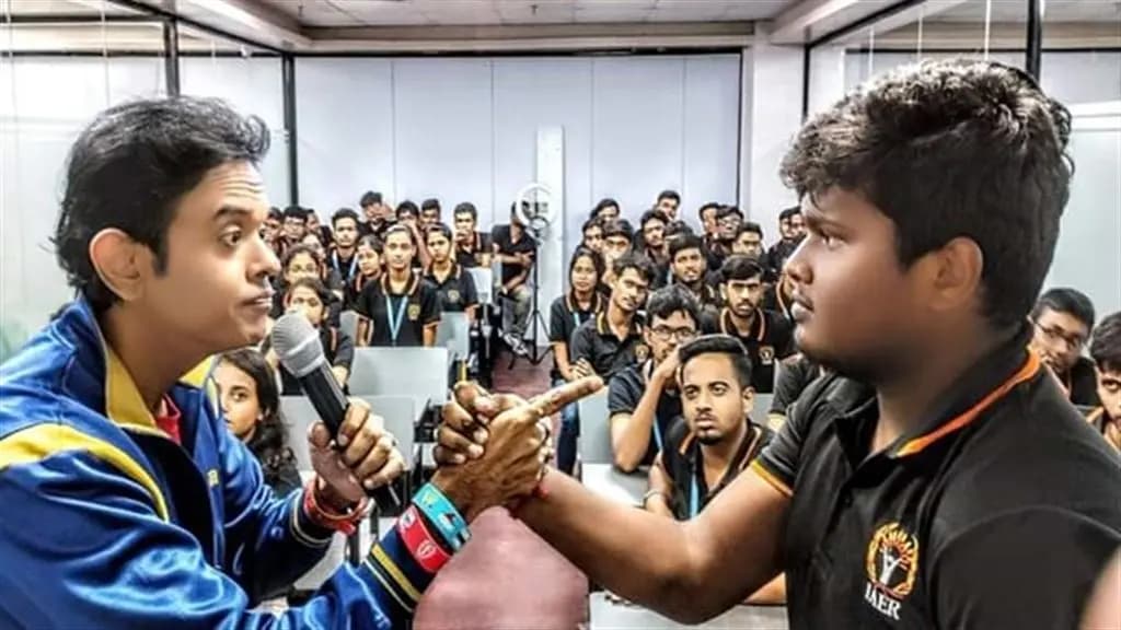 Anti Addiction Campaign: নেশাসুর মুছে যাক পৃথিবী থেকে, ১২ বছর ধরে বার্তা দিচ্ছেন ববি