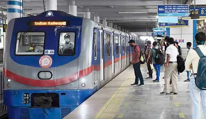 kolkata metro at durga puja