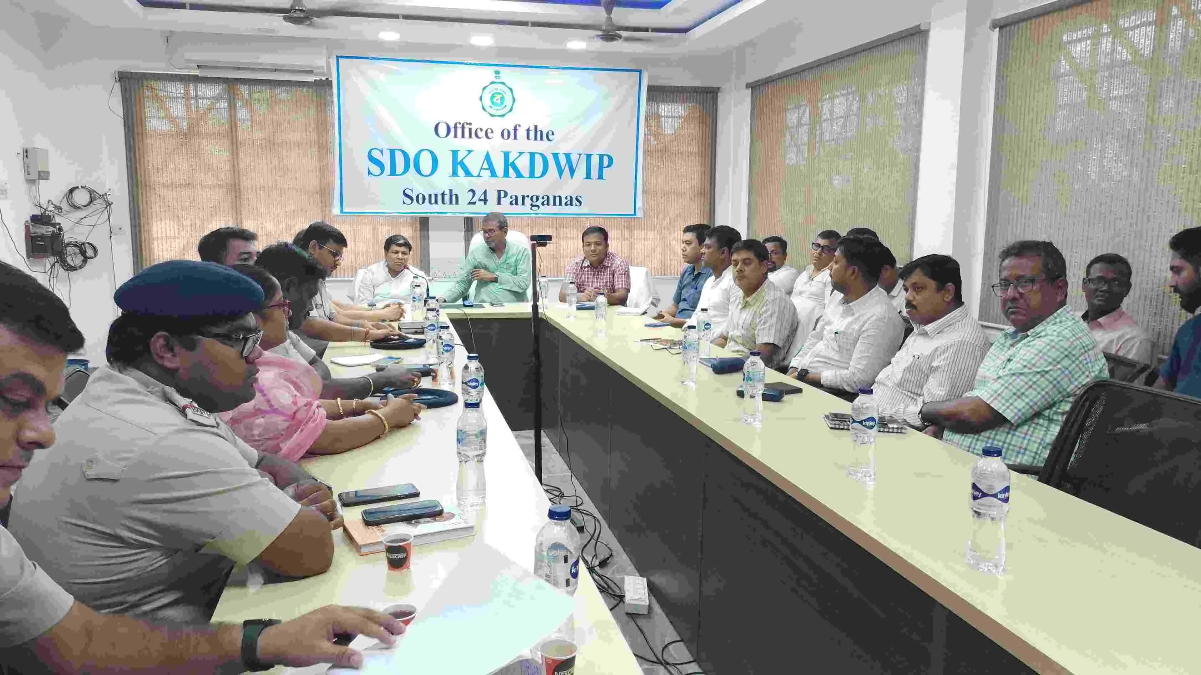Minister chalks out the plan to combat cyclone Dana in Sundarban areas