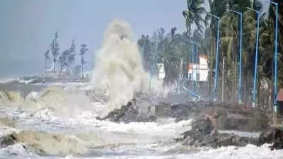 after landfall in odisha cyclone dana heading towards chhattisgarh, madhya pradesh gnr