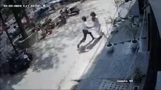 Delhi man repeatedly stabs girl