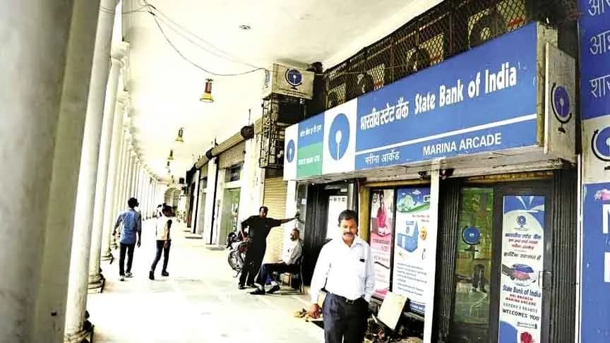 What are the cash deposit limits set by the top 5 banks gnr
