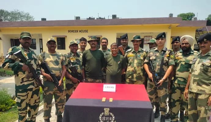 BSF seized gold bricks worth 1.5 crore rupees