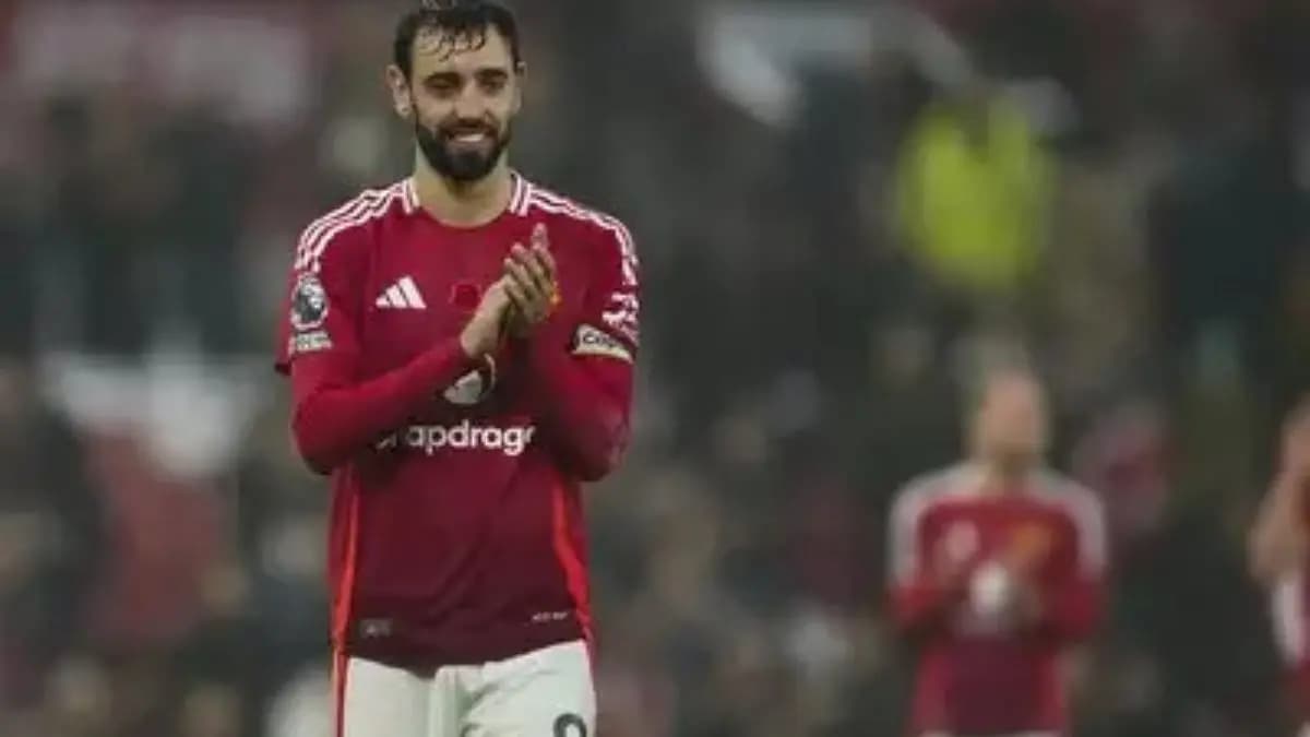 Portugal midfielder Bruno Fernnades assisted a fellow passenger who appeared unwell on a flight to Lisbon spt 