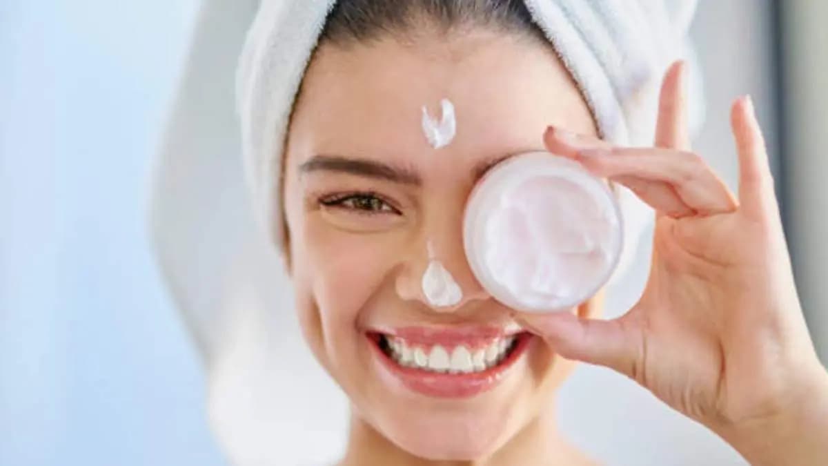 this home made beet root gel can improve your skin tone can make it soft and smooth in winter season lif