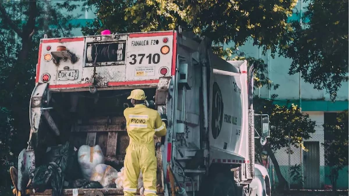 AI-Powered Garbage Trucks To Scold Residents For Improper Recycling In this City