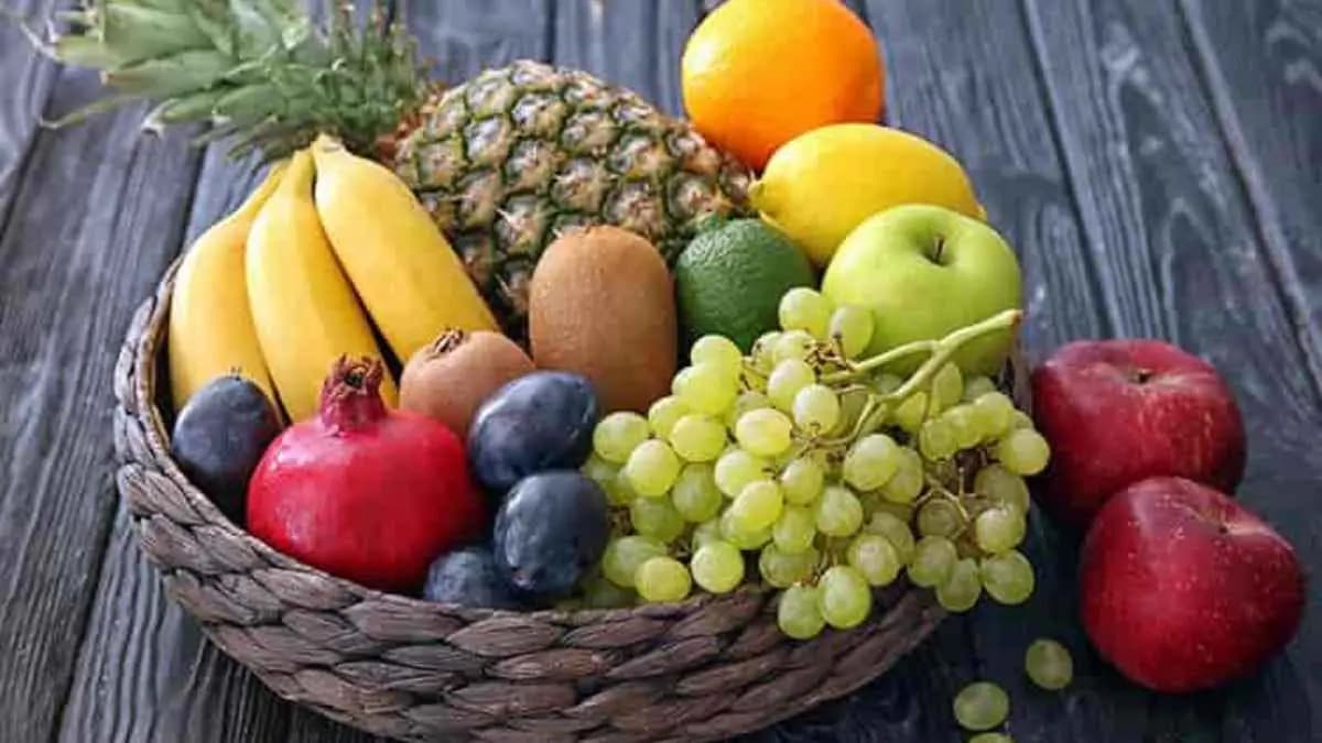 Facts behind the health benefits about consuming fresh fruits either in empty stomach or full stomach lif