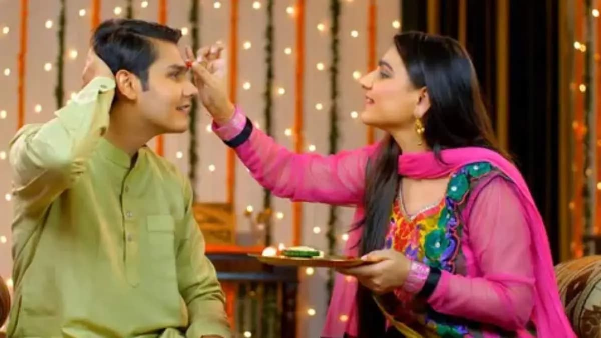on the auspicious day of bhaifonta only kajal, yogurt and chandan tilak is applied on forehead of brothers here the details lif