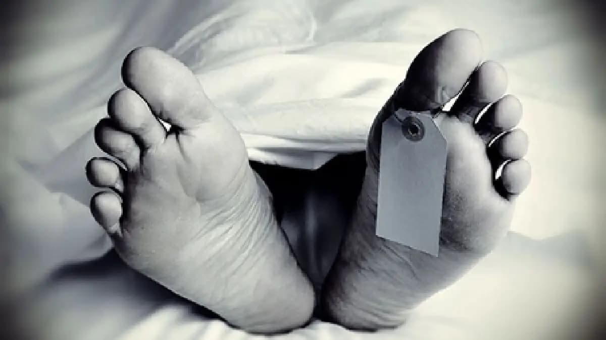 One dies after bomb blast in house at katwa 
