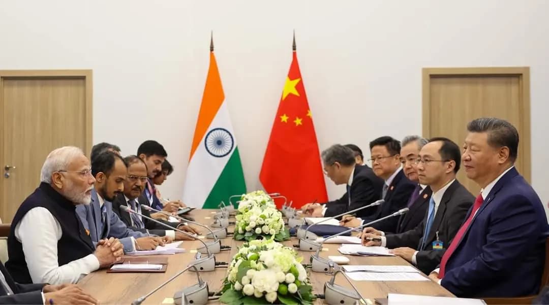 PM Narendra Modi Met President Xi Jinping on the sidelines of the Kazan BRICS Summit gnr