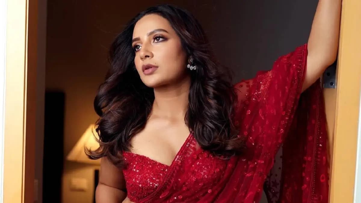 Dhumketu movie famed actress Subhashree Ganguly reached Mumbai For a commercial shoot with Mouni Roy