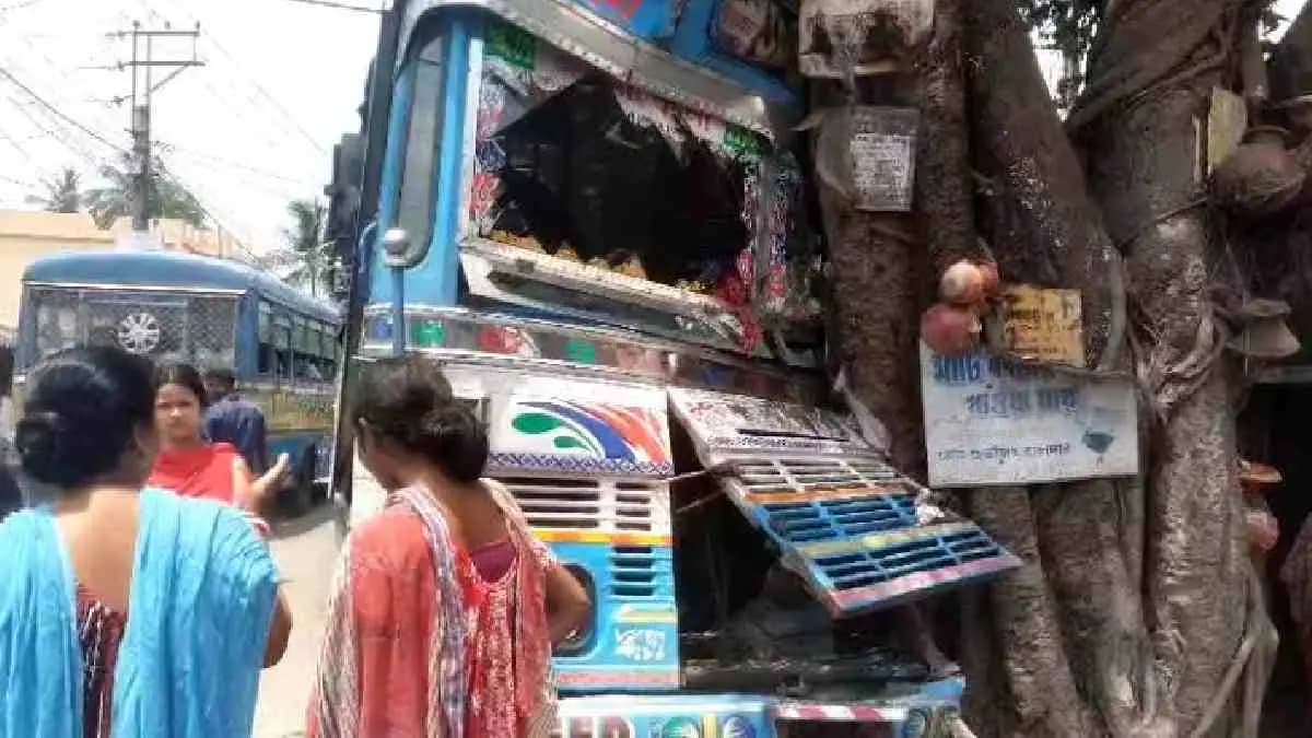 Bus accident at satgachia south 24 parganas