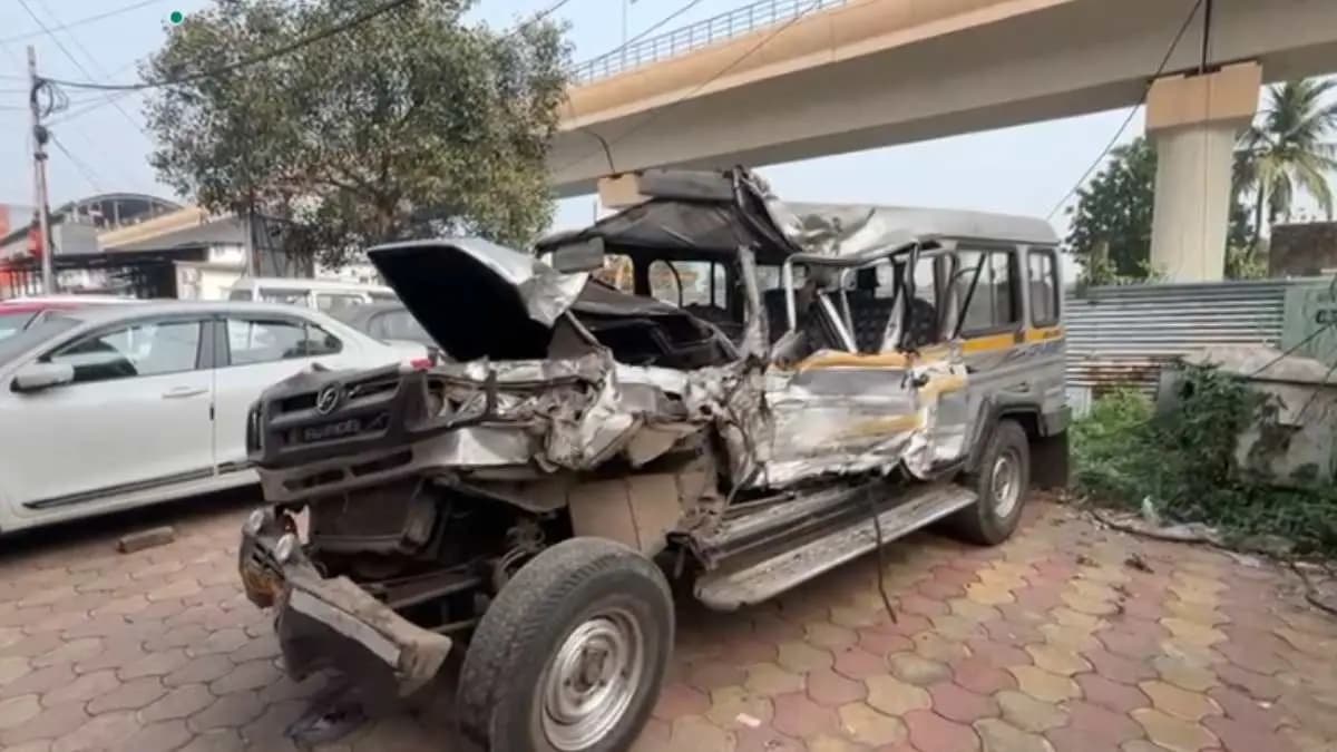 Another Accident in  kolkata gnr