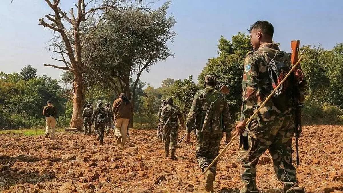  985 Naxals surrender as 1177 arrested and 305 killed as Chhattisgarh tightens grip gnr