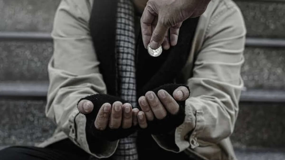 Worlds richest beggar owns Mumbai flats gnr