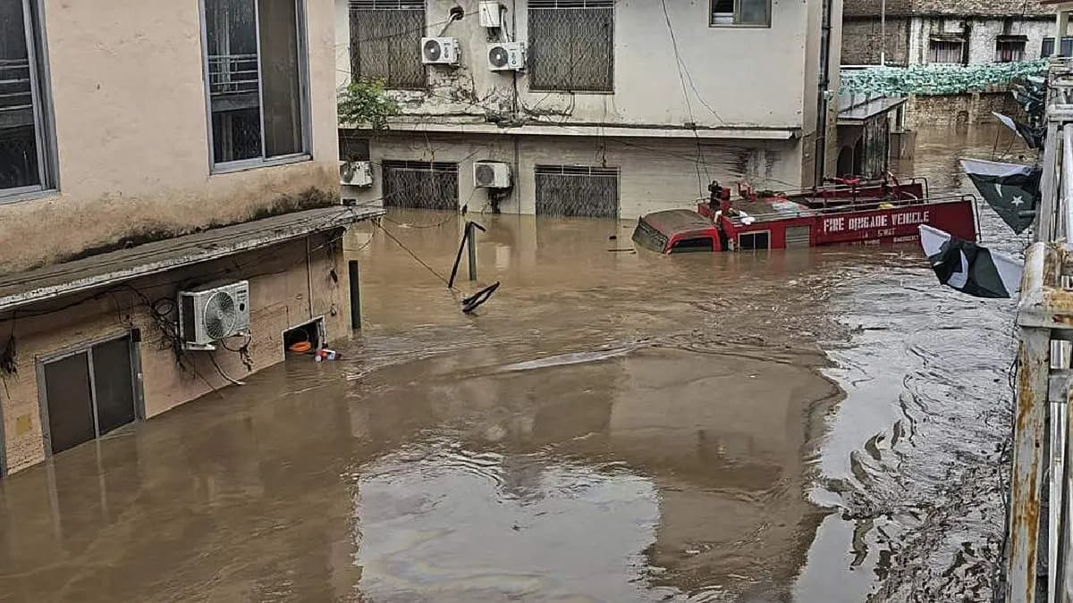 Over 300 dead as rain triggers flash floods in Pakistan