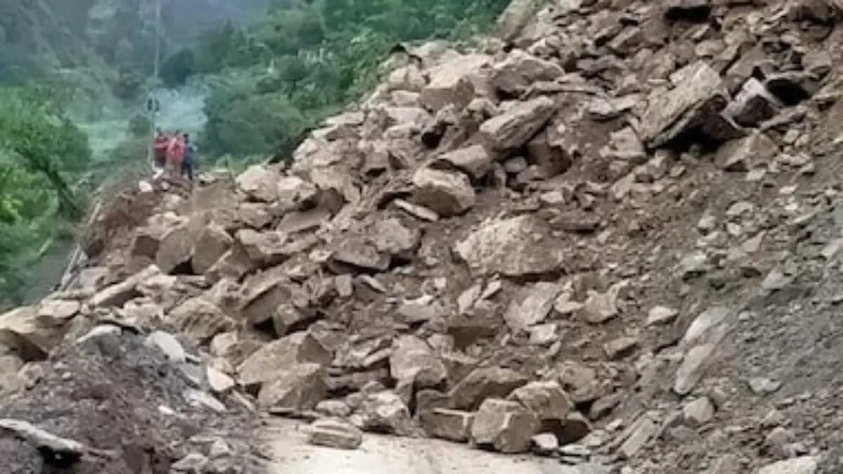 Sudden landslide in North Sikkim bound road hit tourism gnr