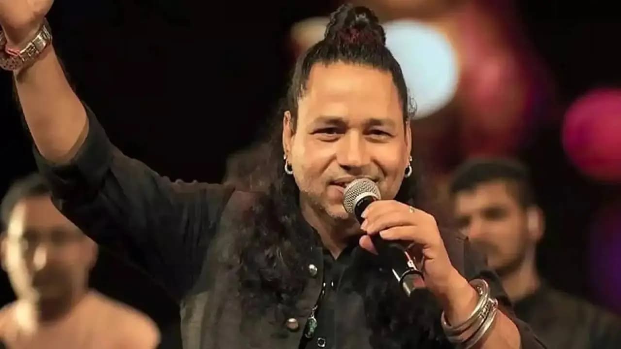 Kailash Kher refuses to sing on stage and lashes out at Awards Show Host