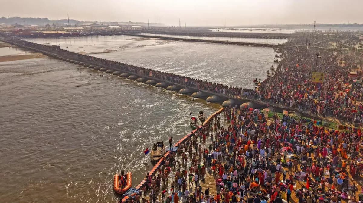 elderly woman going kumbha fair viral internet_gnr