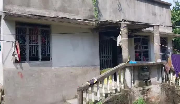 Minor girl tortured by neighbour man in kultoli south 24 Parganas