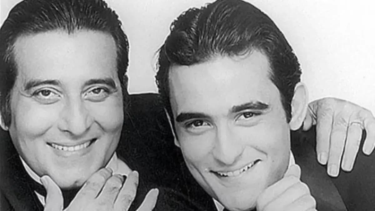 Akshaye Khanna Reveals Heartfelt Reason Behind Never Working With Father Vinod Khanna Again