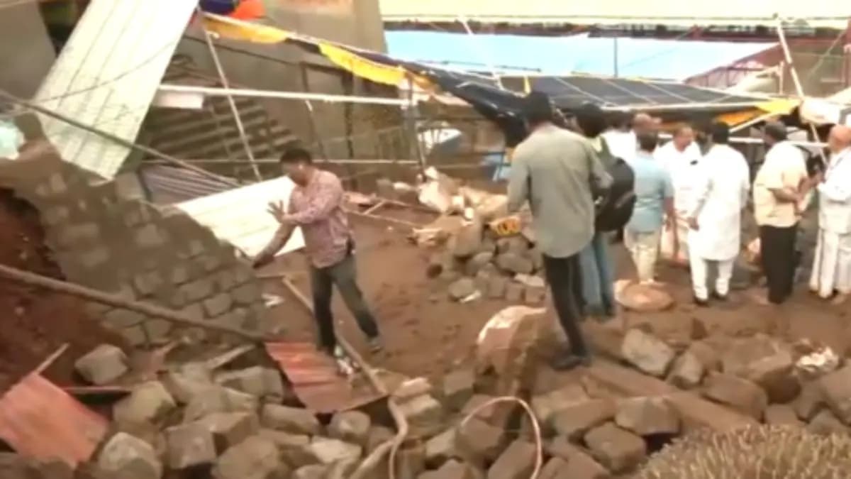 Seven died and four injured as the wall collapses at temple in Andhra Pradesh