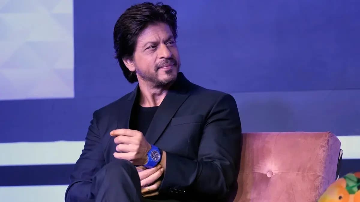 Shah Rukh Khan responds to a fan who said they want to touch him at Dubai event ENT