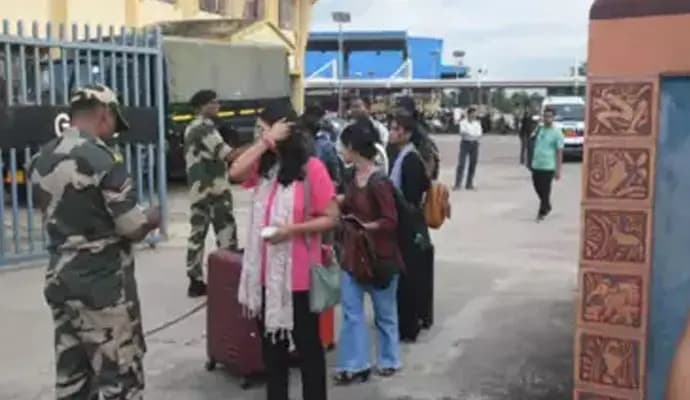 Security tightened at Tripura border amid Bangladesh protests