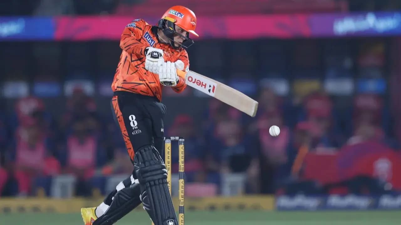 IPL 2026:A fangirl forcibly grabs Abhishek Sharmas hands leaving him surprised 