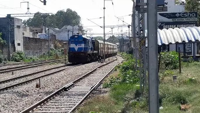 Drunk Man Drives Thar On Railway Track To Shoot A Reel gnr
