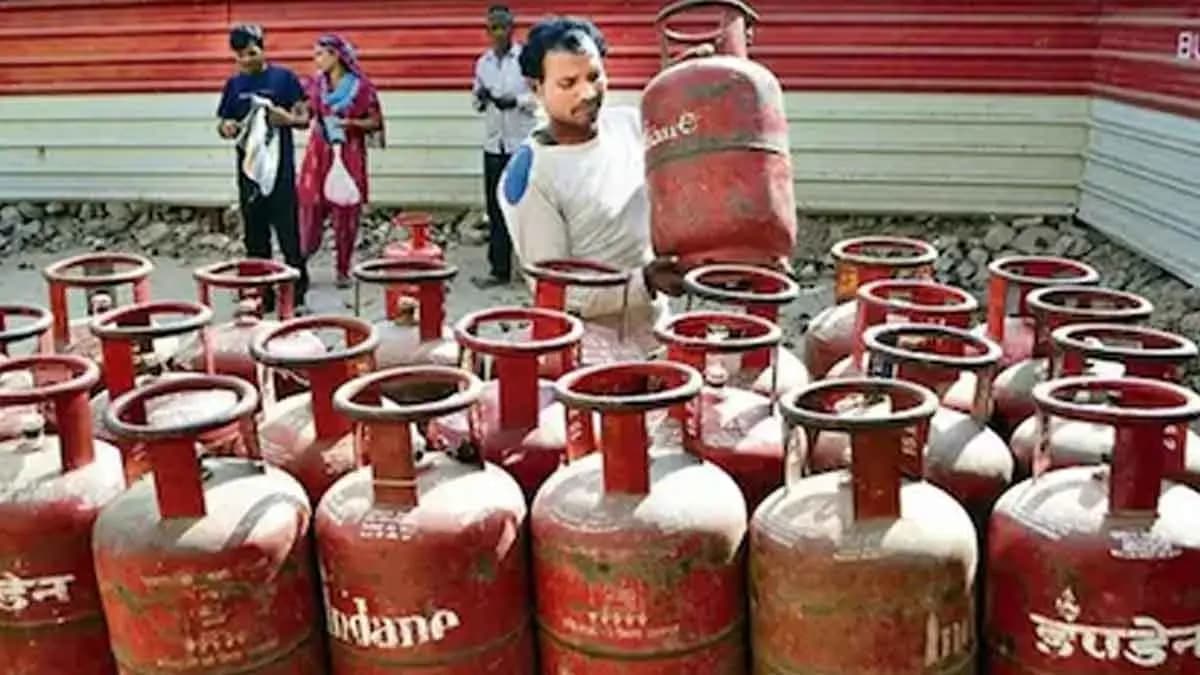 Commercial LPG gas cylinders price hiked by rs.62  gnr