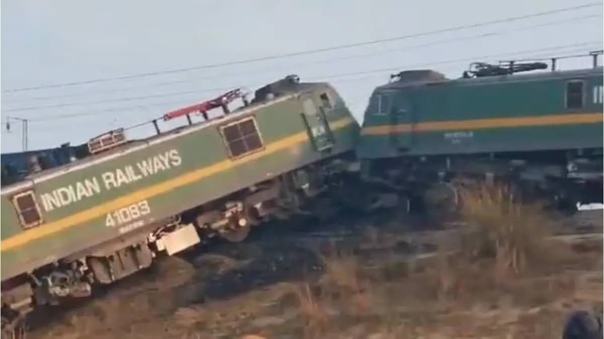 Two goods trains collide in Fatehpur gnr