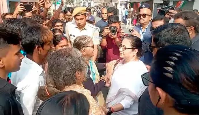 mamata banerjee at jaynagae meeting