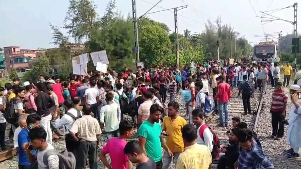 Train Service Disrupted in Sealdah South Section