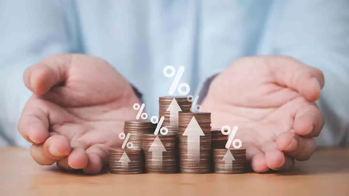 Investing 10000 a month via SIP in Mutual Funds can give you 2 crore in 21 years
