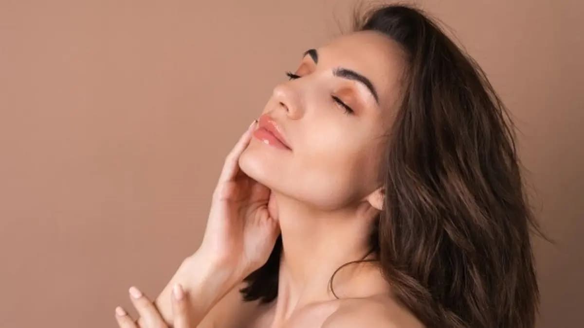 By applying ghee on face before sleeping get glow your skin will glow instantly