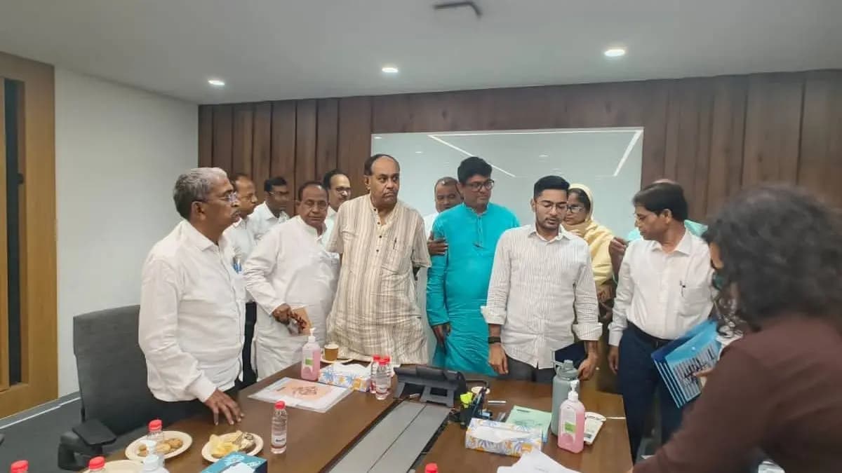 Trinamool top leadership hints at big move before assembly polls