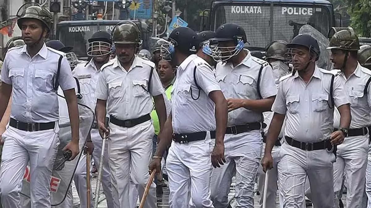 Lawyer stabbed with sharp weapon in Kolkatas Rajabazar