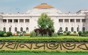 সংসদে স্মোককাণ্ড থেকে শিক্ষা নিয়ে রাজ্যের বিধানসভার নিরাপত্তায় বাড়তি জোর। বসছে অতিরিক্ত সিসিটিভি। লালবাজার সূত্রে খবর, বিধানসভায় বসানো হচ্ছে ২২ টি আধুনিক সিসিটিভি ক্যামেরা। বিধানসভায় বহিরাগত কোনও ব্যক্তি যাতে প্রবেশ না করতে পারে সেদিকে নজর দিতেই এই ব্যবস্থা বলে জানা গিয়েছে।