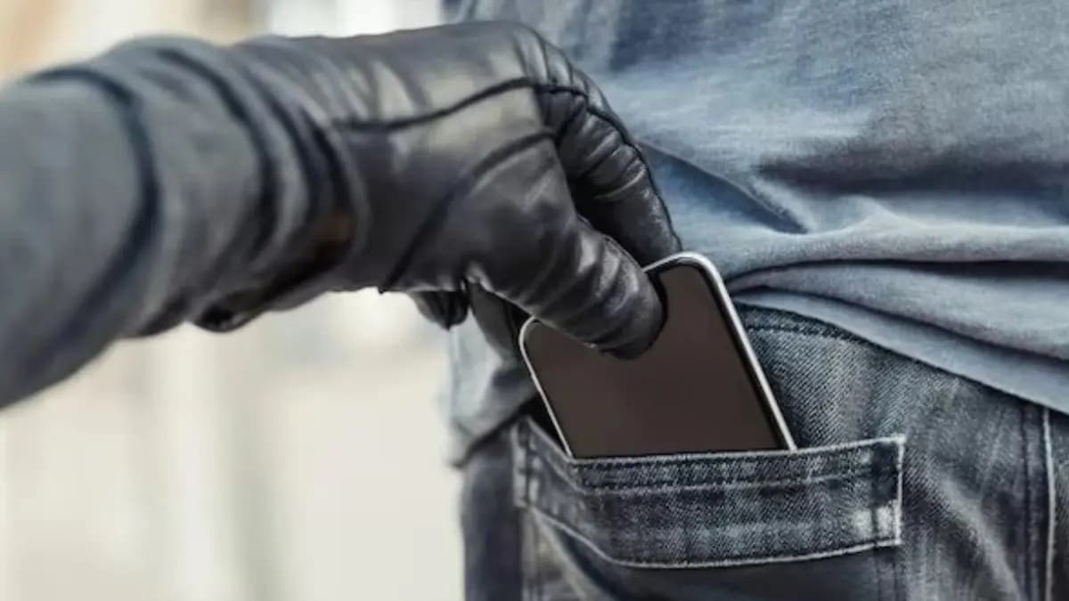 If your phone is stolen do these three things first lif 