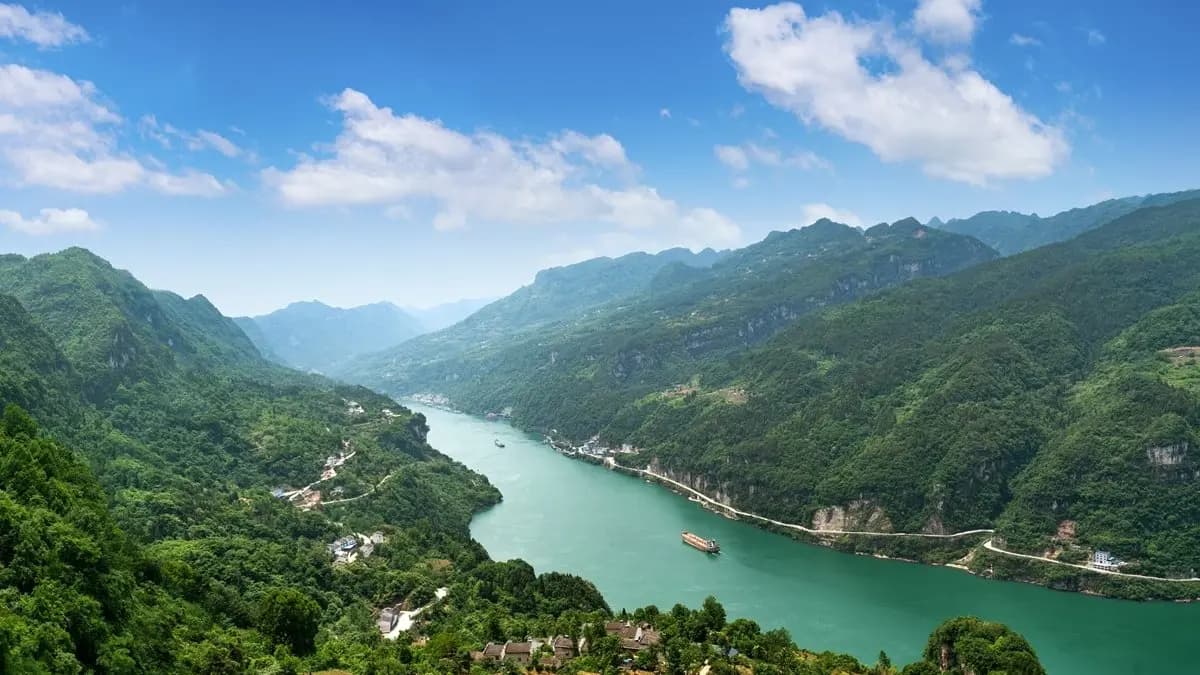 China demolished 300 dams and shuts several hydropower stations to save Yangtze River habitat