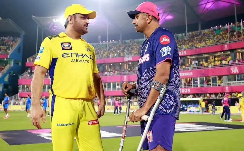 MS Dhoni shares heartwarming moment with Rahul Dravid after match