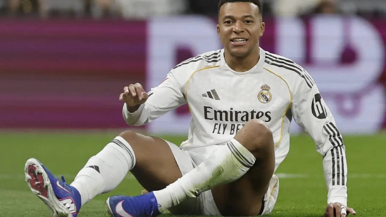 Kylian Mbappe faces hamstring injury 