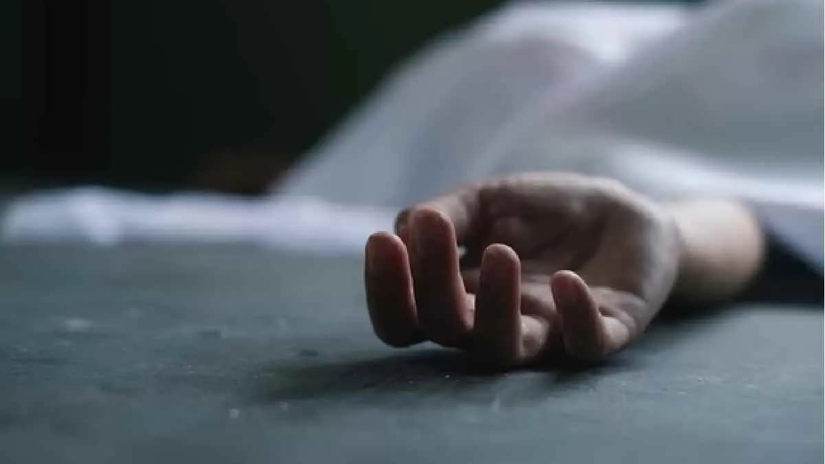 woman died by electrocution on Kolkata on Saturday
