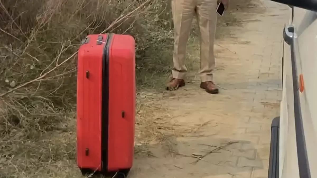 Suitcase Stuffed With Womans Body Found On Delhi Lucknow Highway gnr 