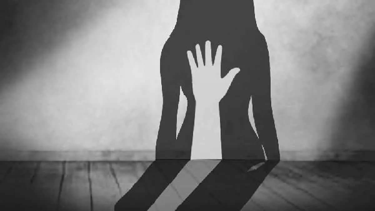 Crime against woman in kolkata three arrested 