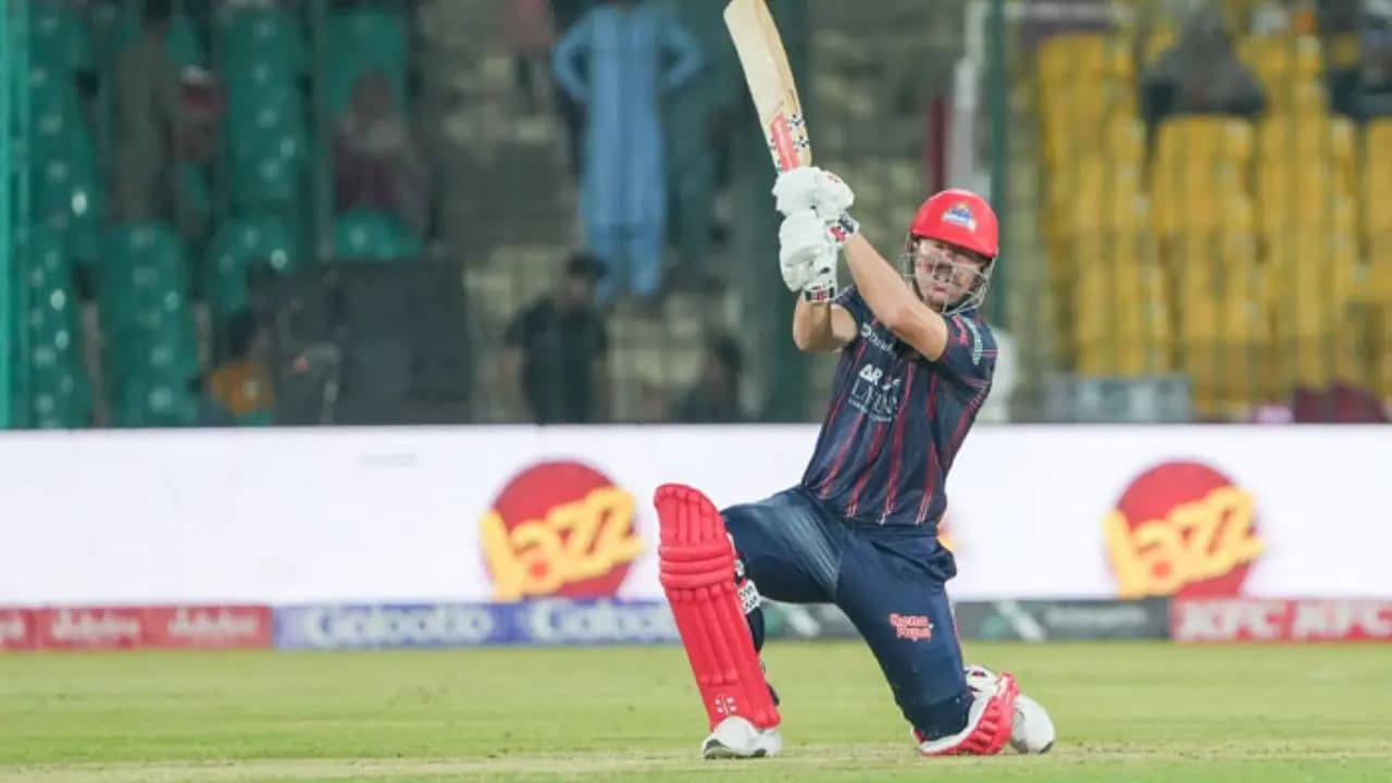 Former Australia opener David Warner delivered a sharp one line response to a fan who suggested that he should quit PSL and return to IPL