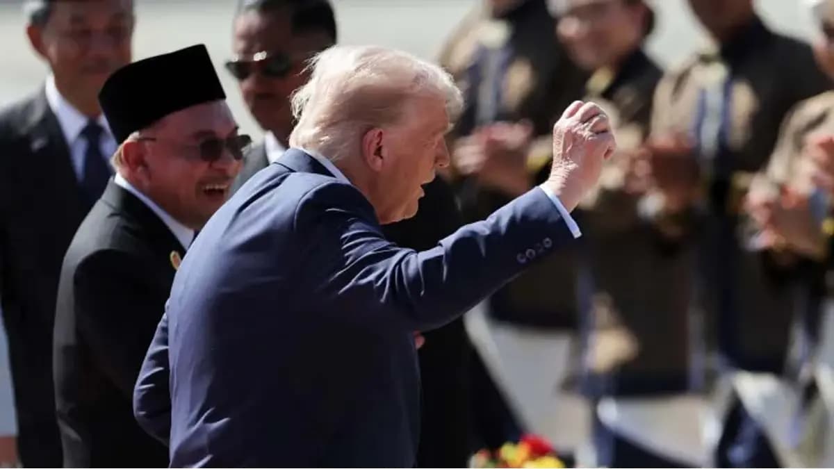 US President Donald Trump started dancing as soon as he got off the plane in Kuala Lumpur Malaysia