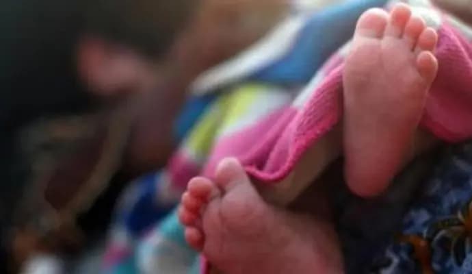 Madhya Pradesh woman delivers baby in rickshaw