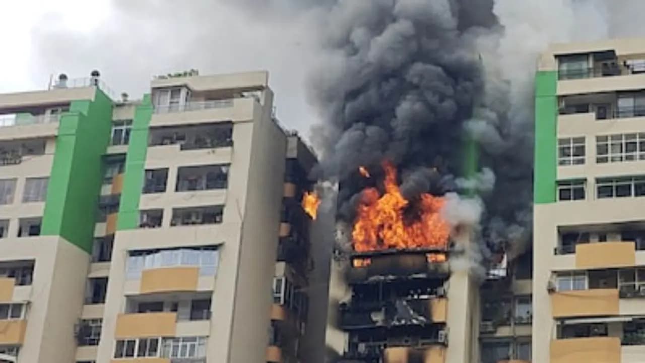 Massive Fire In Ghaziabad Flat Causes Panic Spreads To Other Floors 